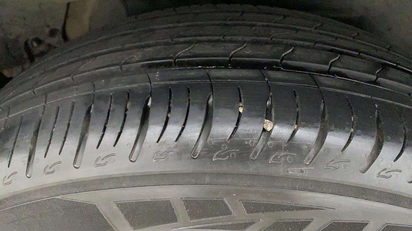 2020 Mahindra XUV500 W11 (O) AT, Diesel, Automatic, 81,907 km, Right Rear Tyre Tread