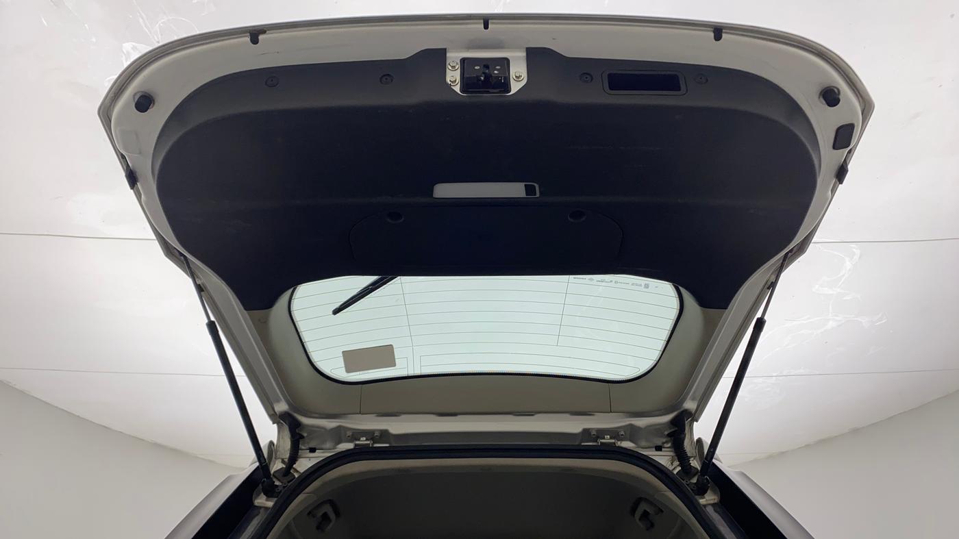 2020 Mahindra XUV500 W11 (O) AT, Diesel, Automatic, 81,907 km, Boot Door Open