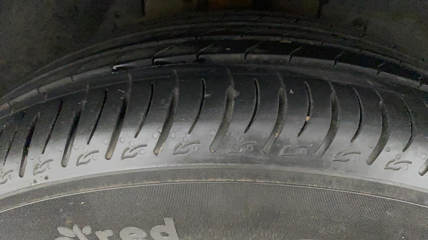 2020 Mahindra XUV500 W11 (O) AT, Diesel, Automatic, 81,907 km, Right Front Tyre Tread