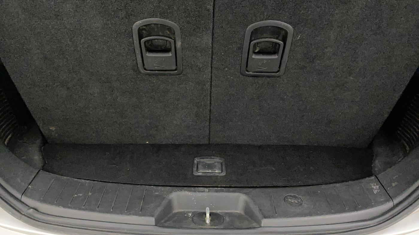 2020 Mahindra XUV500 W11 (O) AT, Diesel, Automatic, 81,907 km, Boot Inside