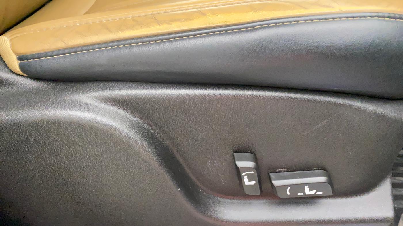 2020 Mahindra XUV500 W11 (O) AT, Diesel, Automatic, 81,907 km, Driver Side Adjustment Panel