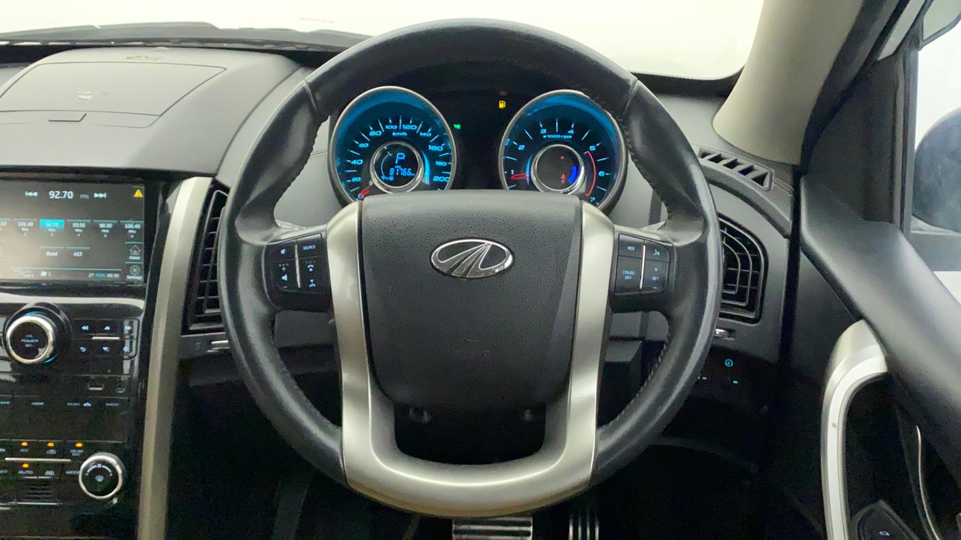 2020 Mahindra XUV500 W11 (O) AT, Diesel, Automatic, 81,907 km, Steering Wheel Close Up
