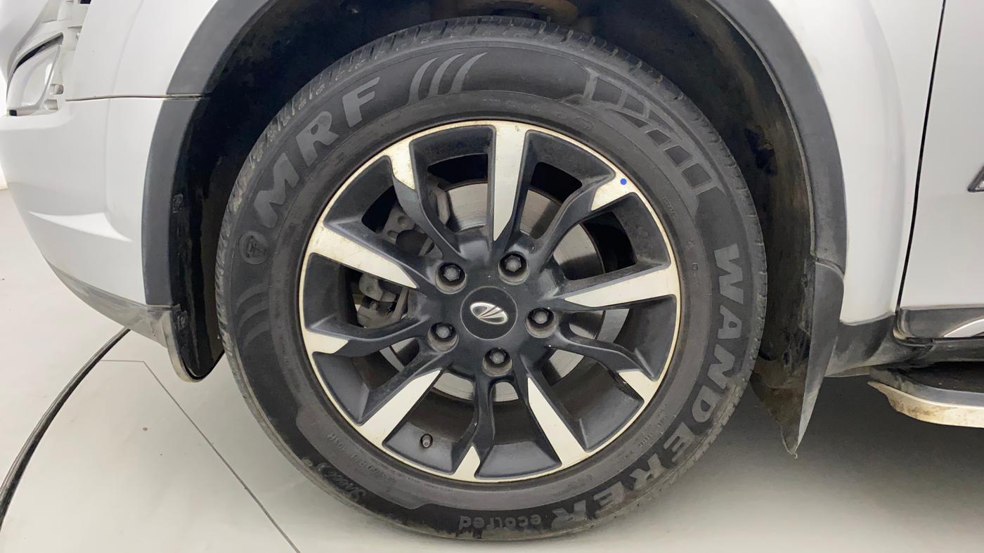 2020 Mahindra XUV500 W11 (O) AT, Diesel, Automatic, 81,907 km, Left Front Wheel
