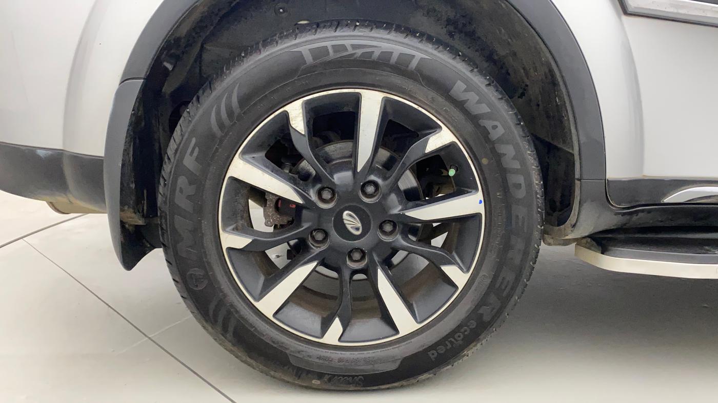 2020 Mahindra XUV500 W11 (O) AT, Diesel, Automatic, 81,907 km, Right Rear Wheel