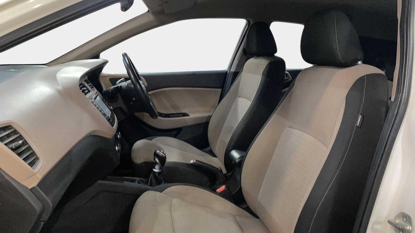 2017 Hyundai Elite i20 ASTA 1.4 CRDI (O), Diesel, Manual, 58,518 km, Right Side Front Door Cabin