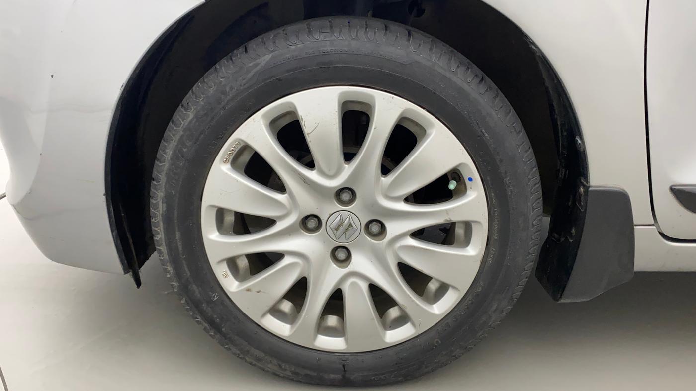 2016 Maruti Baleno ALPHA DIESEL 1.3, Diesel, Manual, 75,407 km, Left Front Wheel