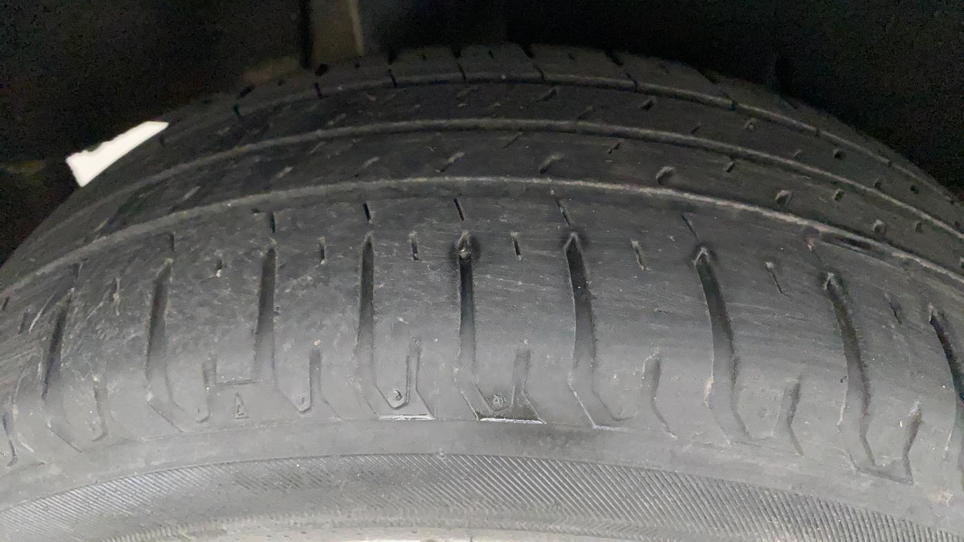2016 Maruti Baleno ALPHA DIESEL 1.3, Diesel, Manual, 75,407 km, Right Rear Tyre Tread