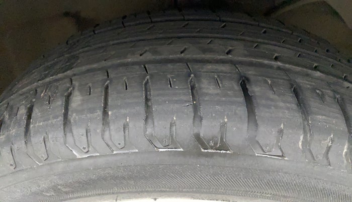 2016 Maruti Baleno ALPHA DIESEL 1.3, Diesel, Manual, 75,407 km, Right Front Tyre Tread
