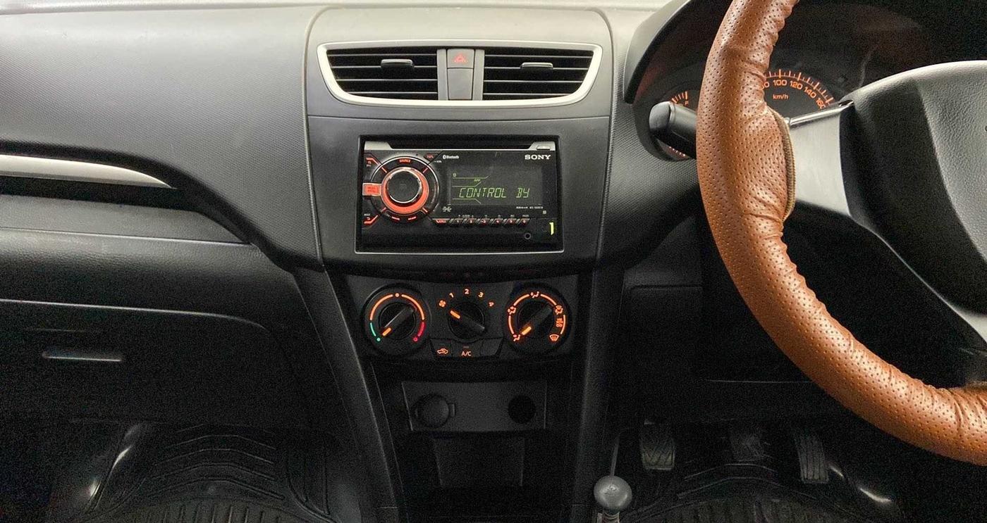 2017 Maruti Swift LXI (O), Petrol, Manual, 42,401 km, Air Conditioner