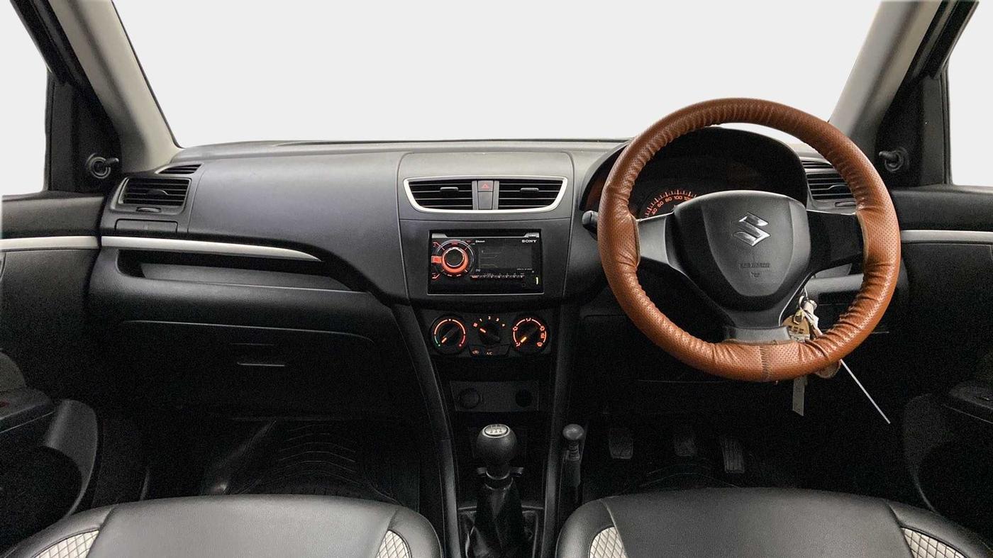 2017 Maruti Swift LXI (O), Petrol, Manual, 42,401 km, Dashboard