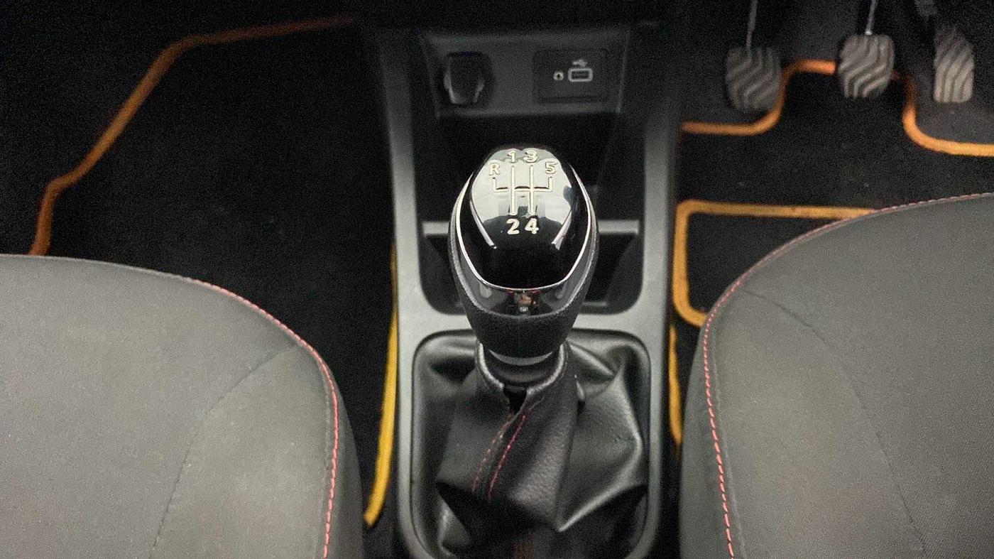 2021 Renault Kwid RXT 1.0 (O), Petrol, Manual, 8,608 km, Gear Lever