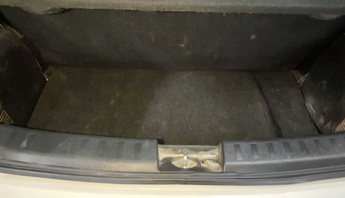 2014 Maruti Swift VXI, Petrol, Manual, 48,900 km, Boot Inside