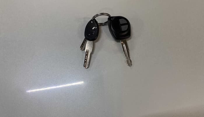 2014 Maruti Swift VXI, Petrol, Manual, 48,900 km, Key Close Up