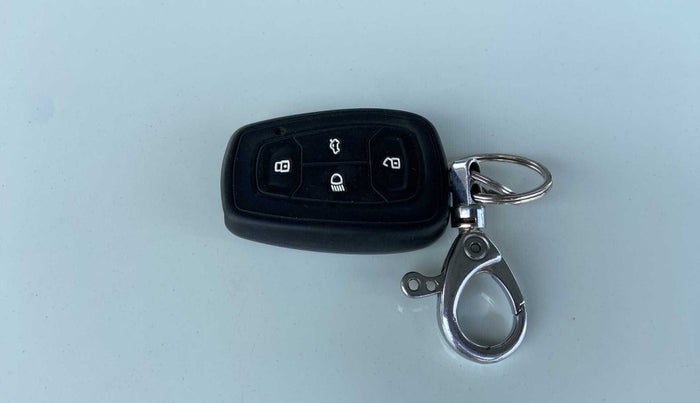 2021 Tata NEXON XZ PLUS PETROL, Petrol, Manual, 33,905 km, Key Close Up