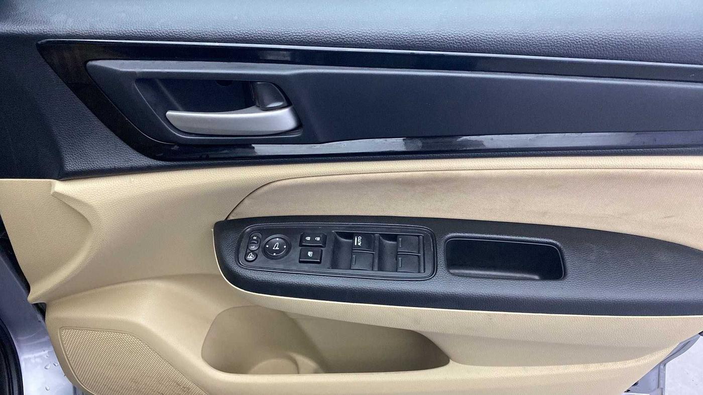 2021 Honda Amaze 1.2L I-VTEC VX CVT, Petrol, Automatic, 13,420 km, Driver Side Door Panels Control