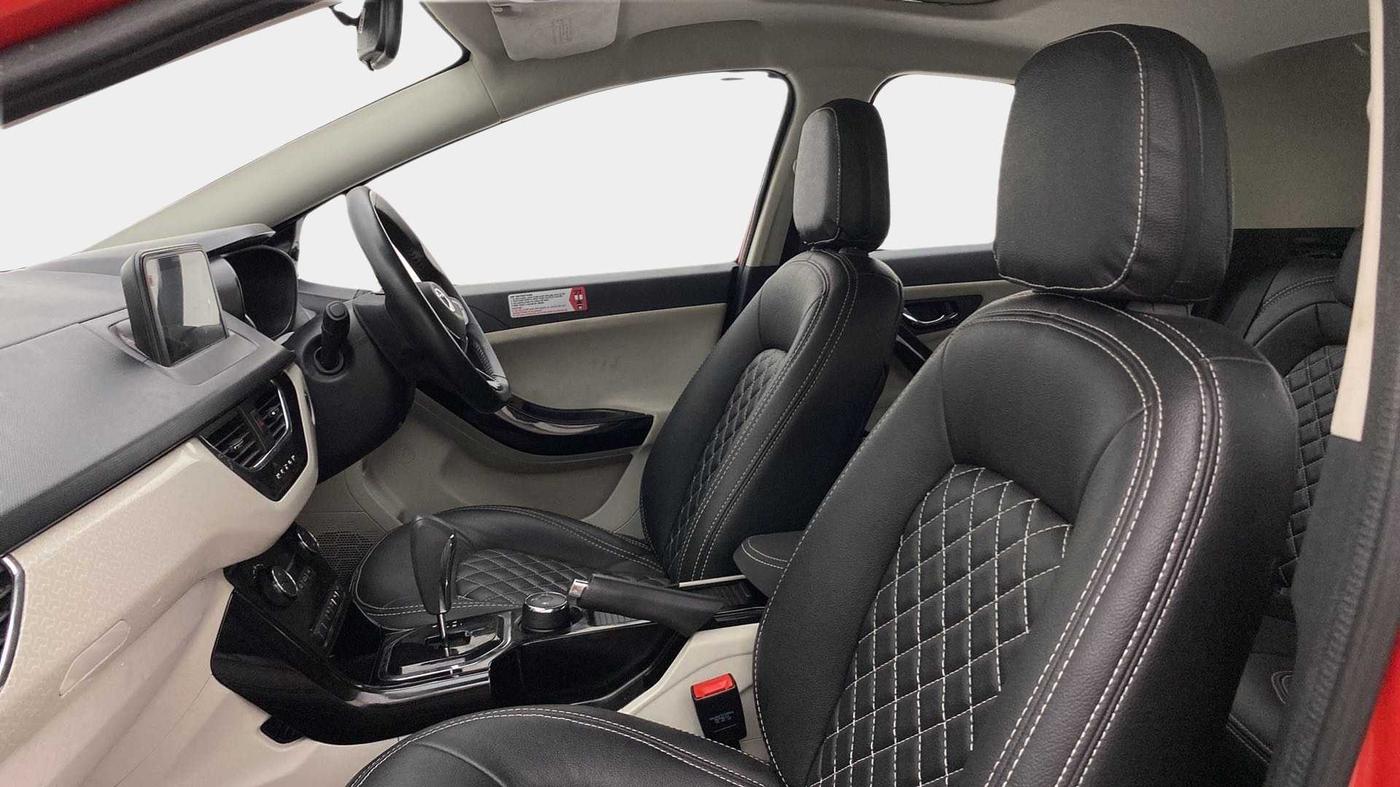 2022 Tata NEXON XZA PLUS SUNROOF DUAL TONE PETROL, Petrol, Automatic, 15,110 km, Right Side Front Door Cabin