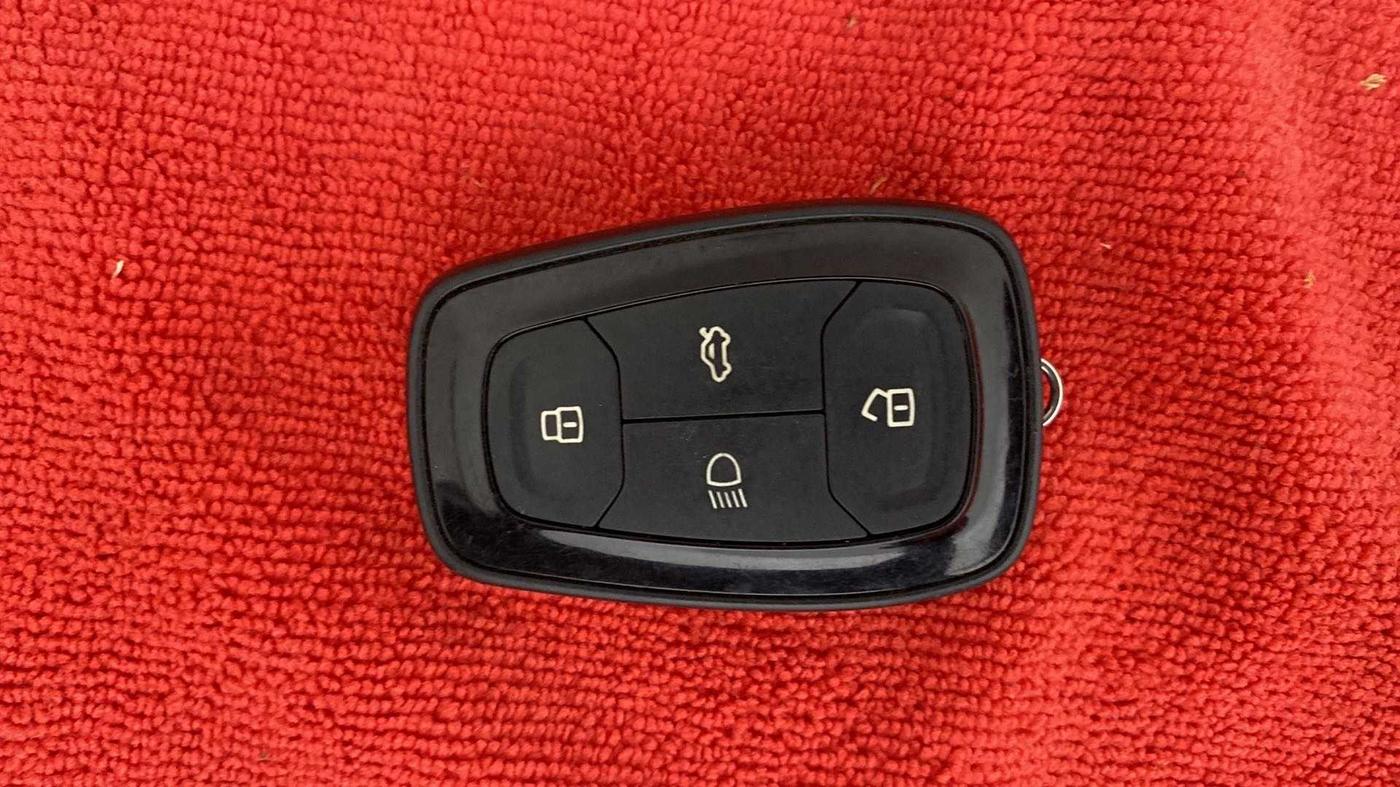 2022 Tata NEXON XZA PLUS SUNROOF DUAL TONE PETROL, Petrol, Automatic, 15,110 km, Key Close Up