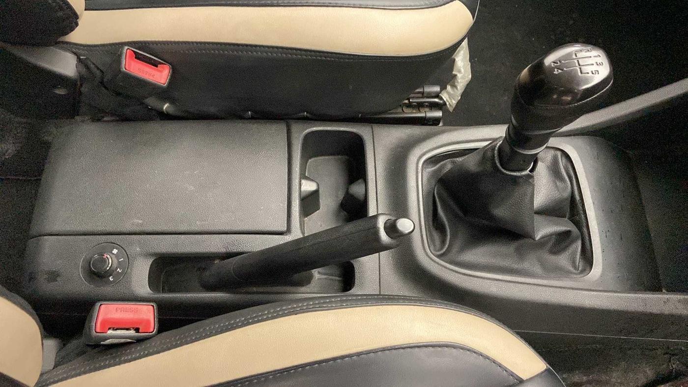 2019 Renault TRIBER RXL MT, Petrol, Manual, 21,595 km, Gear Lever