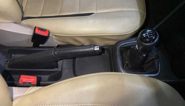 2014 Volkswagen Polo HIGHLINE DIESEL, Diesel, Manual, 1,02,608 km, Gear Lever