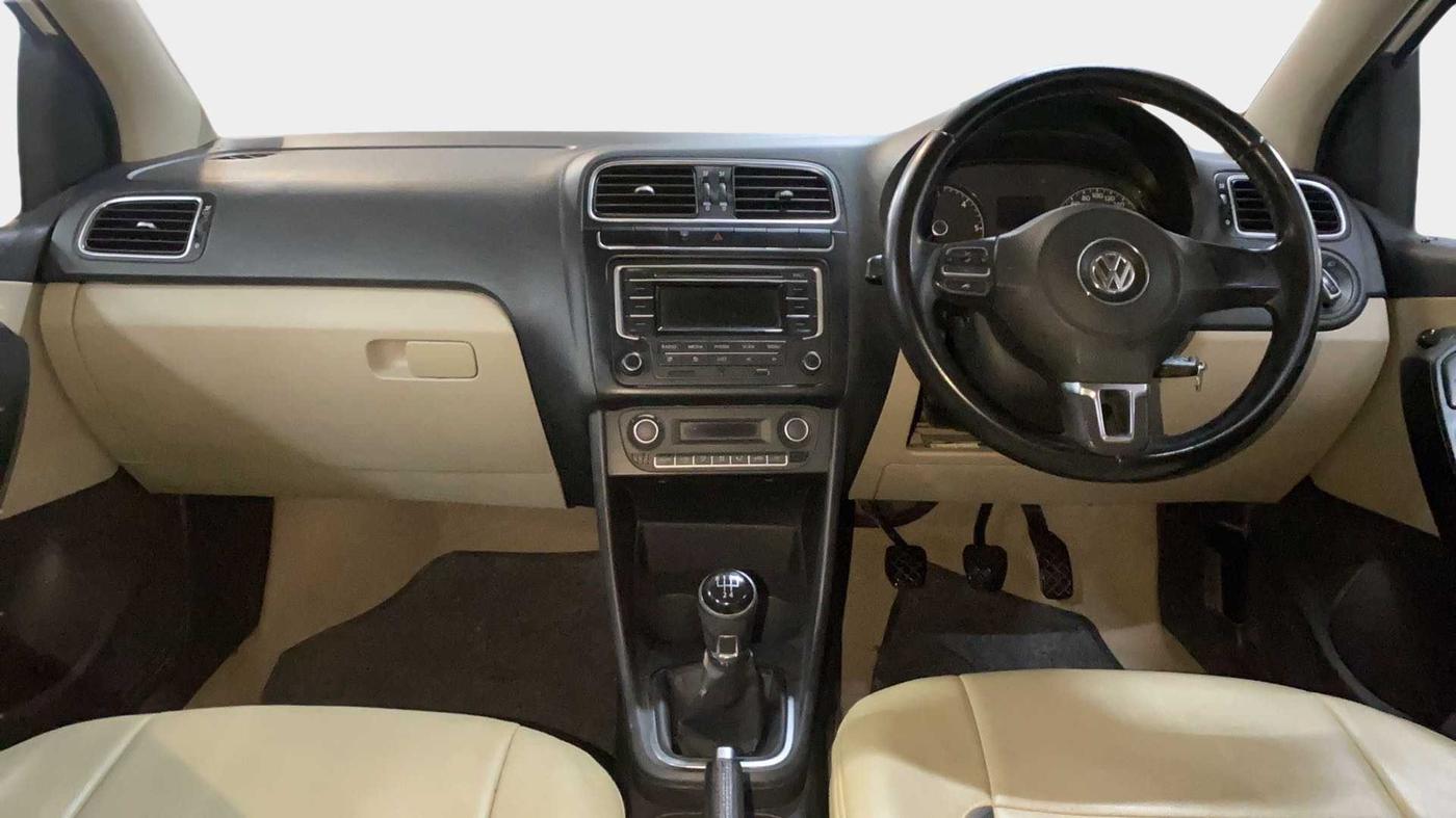 2014 Volkswagen Polo HIGHLINE DIESEL, Diesel, Manual, 1,02,608 km, Dashboard