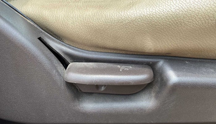 2014 Hyundai Santro Xing GLS PLUS AUDIO, Petrol, Manual, 74,647 km, Driver Side Adjustment Panel