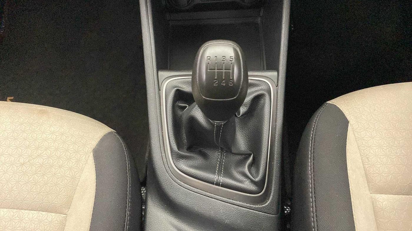 2018 Hyundai Verna 1.4 EX PETROL, Petrol, Manual, 26,029 km, Gear Lever