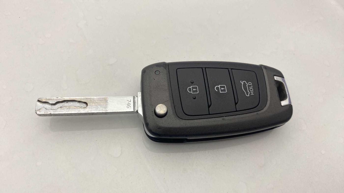 2018 Hyundai Verna 1.4 EX PETROL, Petrol, Manual, 26,029 km, Key Close Up