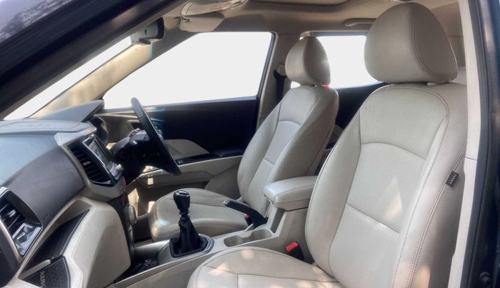 2021 Mahindra XUV300 W8 (O) 1.2 PETROL, Petrol, Manual, 17,357 km, Right Side Front Door Cabin