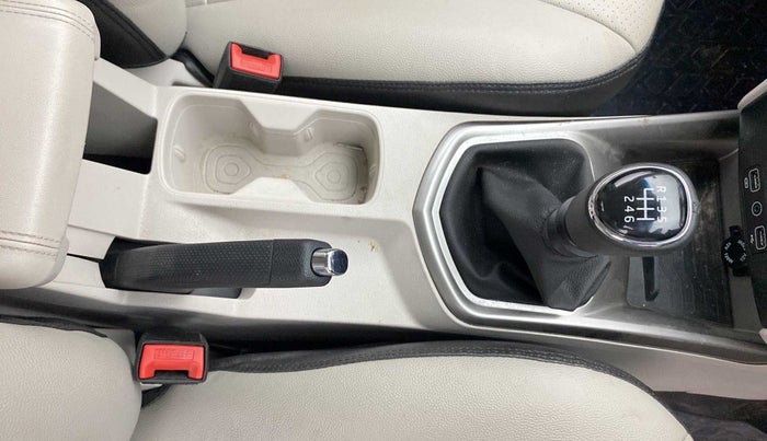 2022 Mahindra XUV300 W8 (O) 1.2 PETROL, Petrol, Manual, 4,554 km, Gear Lever