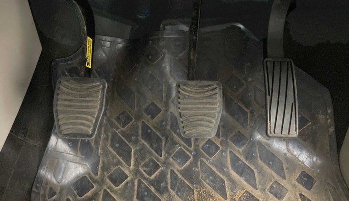 2022 Mahindra XUV300 W8 (O) 1.2 PETROL, Petrol, Manual, 4,554 km, Pedals