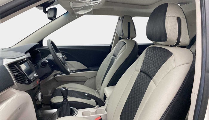 2022 Mahindra XUV300 W8 (O) 1.2 PETROL, Petrol, Manual, 4,554 km, Right Side Front Door Cabin