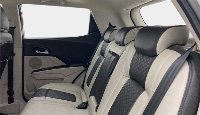 2022 Mahindra XUV300 W8 (O) 1.2 PETROL, Petrol, Manual, 4,554 km, Right Side Rear Door Cabin