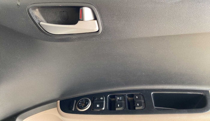 2018 Hyundai Grand i10 SPORTZ 1.2 KAPPA VTVT, Petrol, Manual, 61,847 km, Driver Side Door Panels Control