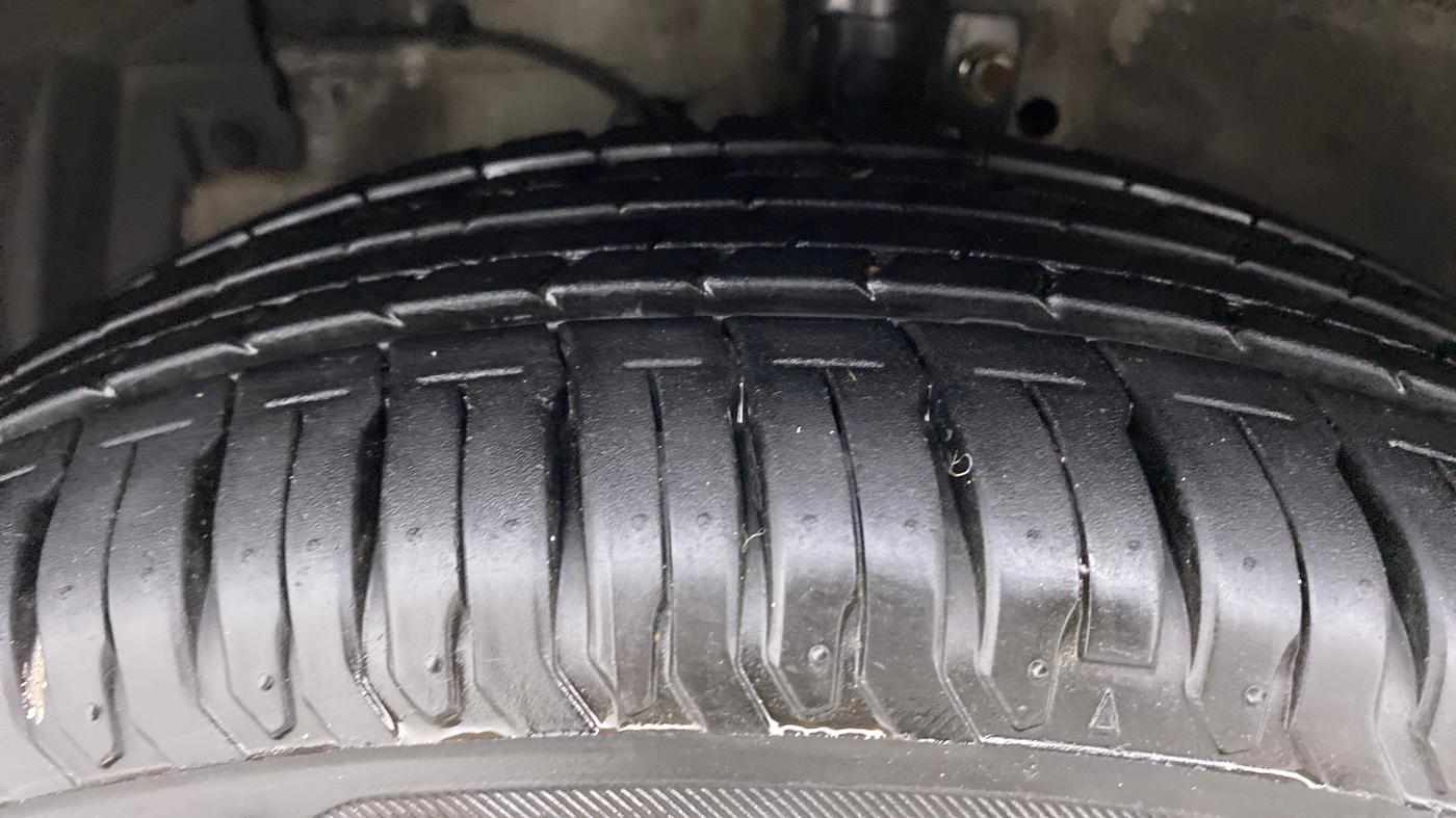 2012 Maruti Ertiga ZXI, Petrol, Manual, 35,549 km, Left Front Tyre Tread