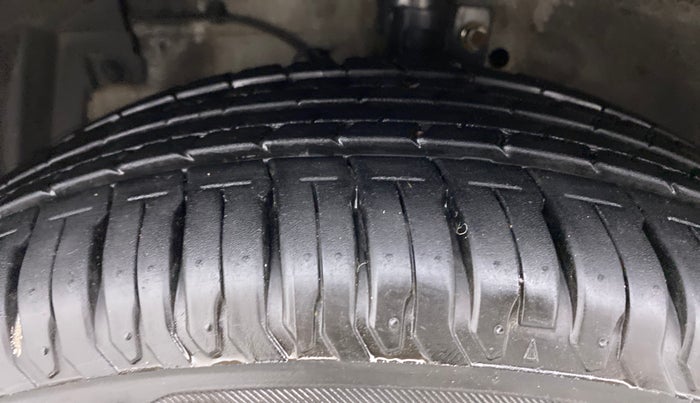 2012 Maruti Ertiga ZXI, Petrol, Manual, 35,549 km, Left Front Tyre Tread