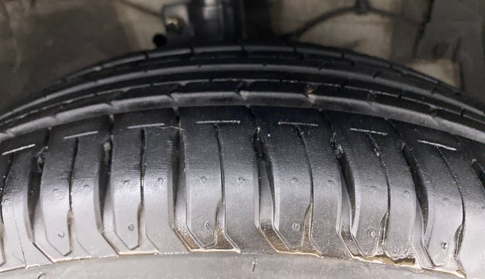 2012 Maruti Ertiga ZXI, Petrol, Manual, 35,549 km, Right Front Tyre Tread
