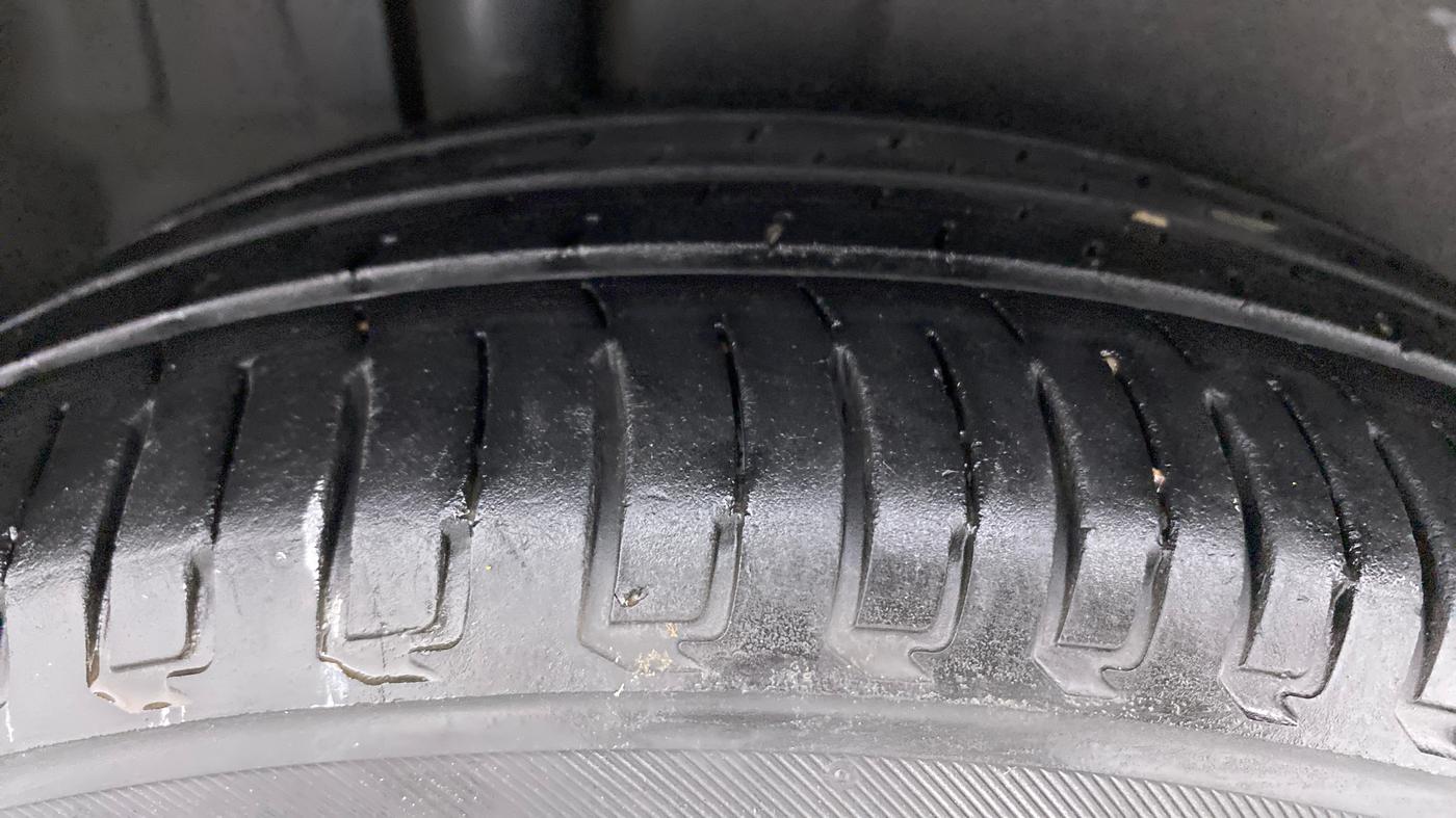 2012 Maruti Ertiga ZXI, Petrol, Manual, 35,549 km, Right Rear Tyre Tread