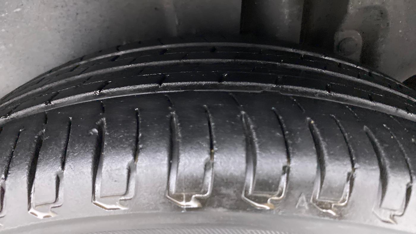2012 Maruti Ertiga ZXI, Petrol, Manual, 35,549 km, Left Rear Tyre Tread