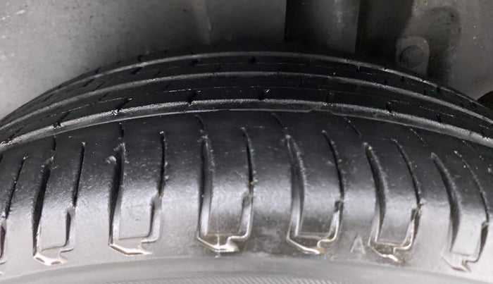 2012 Maruti Ertiga ZXI, Petrol, Manual, 35,549 km, Left Rear Tyre Tread
