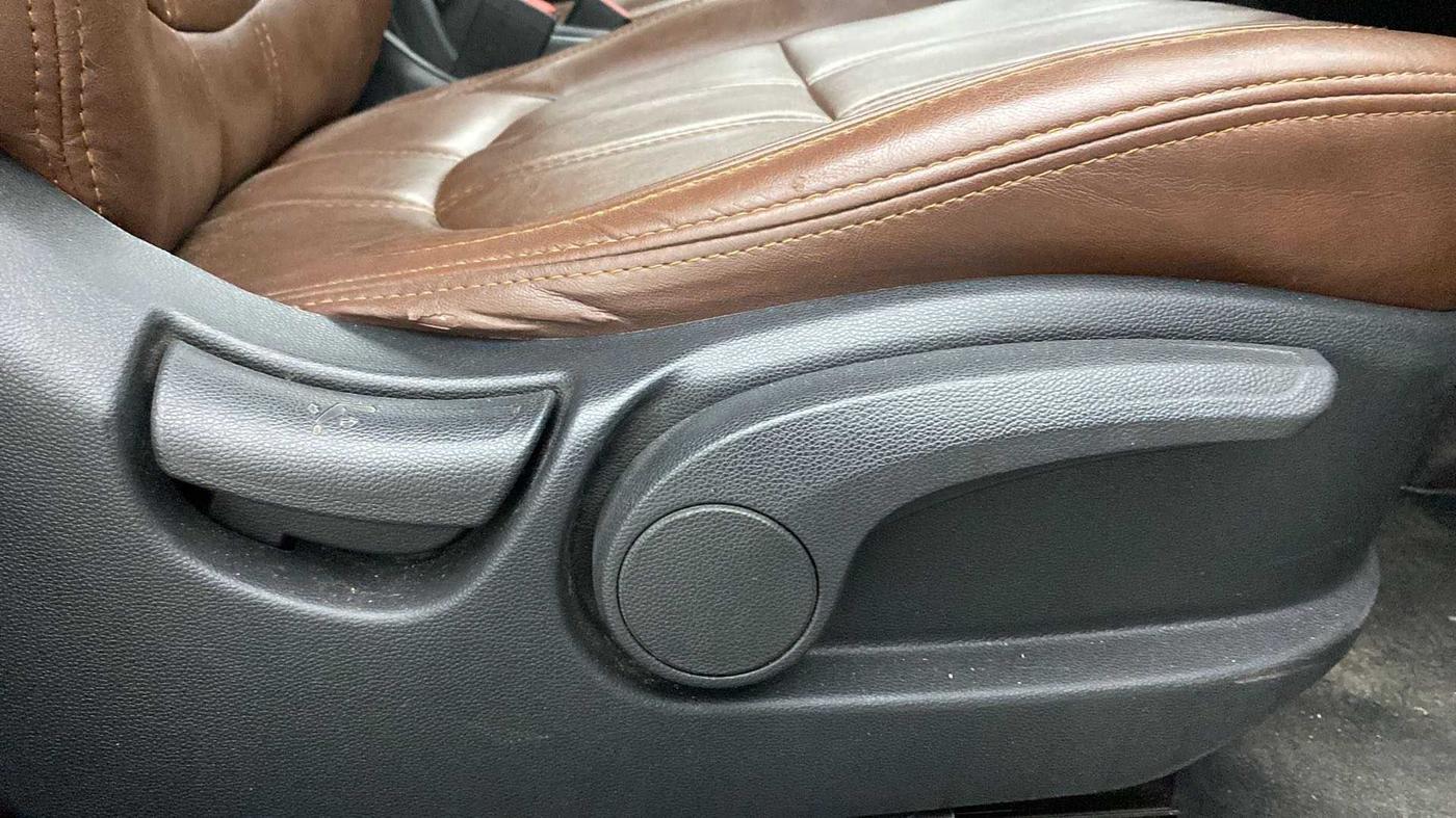 2017 Hyundai Creta SX PLUS AT 1.6 PETROL, Petrol, Automatic, 64,706 km, Driver Side Adjustment Panel