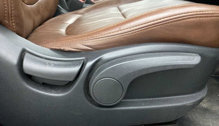 2017 Hyundai Creta SX PLUS AT 1.6 PETROL, Petrol, Automatic, 64,706 km, Driver Side Adjustment Panel