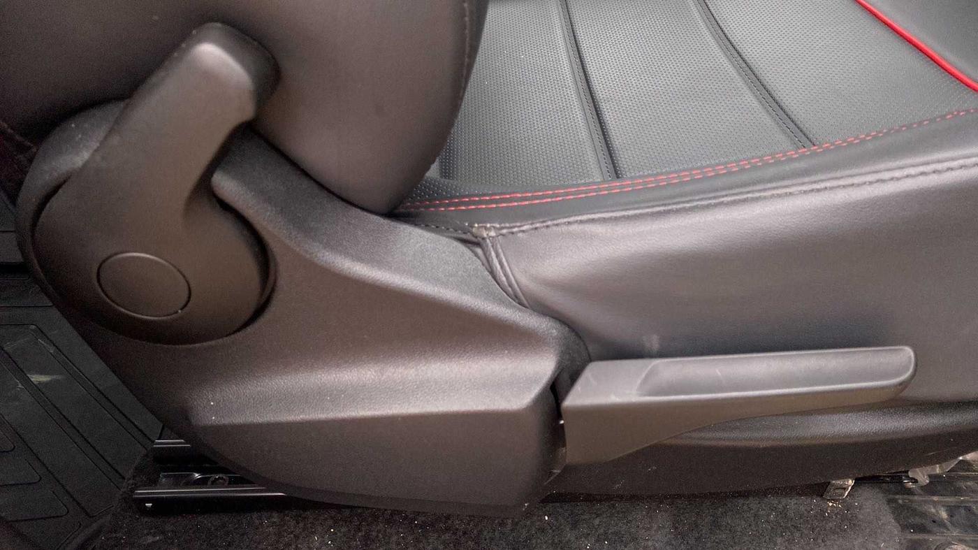 2021 Volkswagen TAIGUN HIGHLINE 1.0 TSI MT, Petrol, Manual, 6,510 km, Driver Side Adjustment Panel