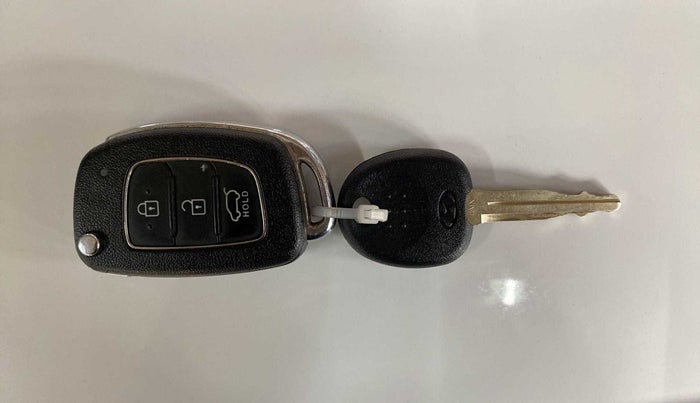 2022 Hyundai VENUE S 1.2, Petrol, Manual, 11,542 km, Key Close Up