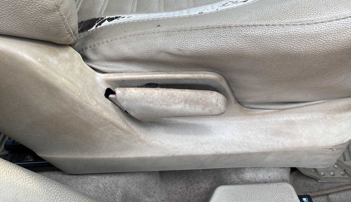 2015 Maruti Ertiga VXI, Petrol, Manual, 23,637 km, Driver Side Adjustment Panel