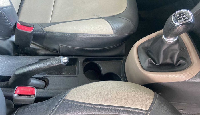 2016 Hyundai Grand i10 ASTA 1.2 KAPPA VTVT, Petrol, Manual, 1,14,786 km, Gear Lever