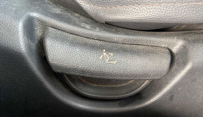 2016 Hyundai Grand i10 ASTA 1.2 KAPPA VTVT, Petrol, Manual, 1,14,786 km, Driver Side Adjustment Panel