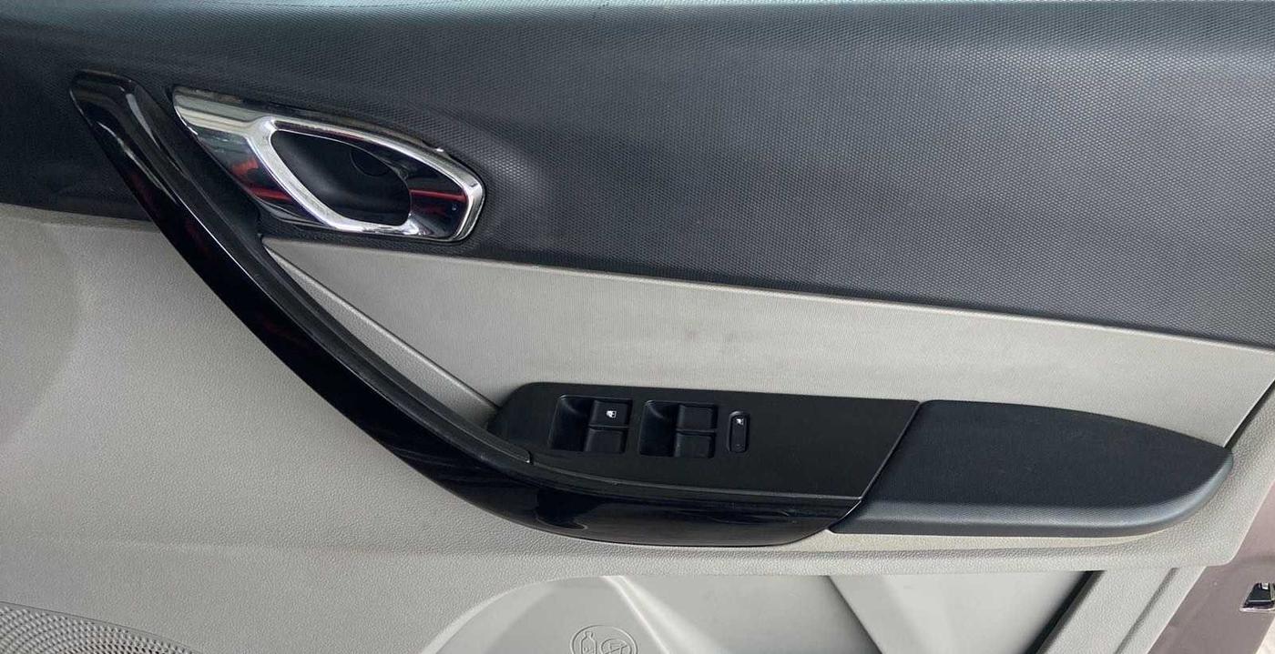 2017 Tata Tiago XZ PETROL, Petrol, Manual, 79,584 km, Driver Side Door Panels Control