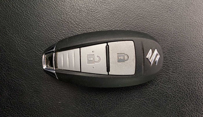 2017 Maruti Baleno ZETA PETROL 1.2, Petrol, Manual, 94,044 km, Key Close Up
