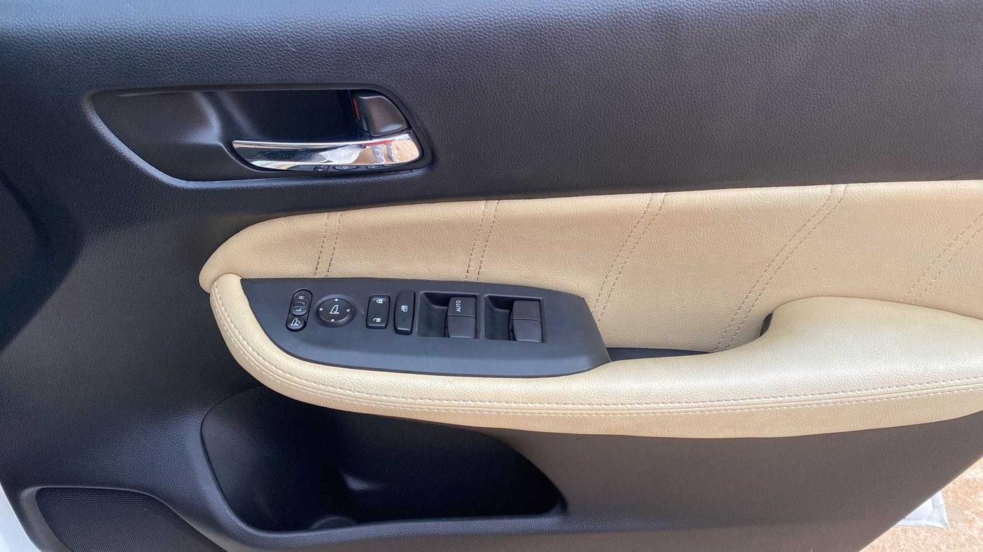 2022 Honda City 1.5L I-VTE V CVT, Petrol, Automatic, 28,749 km, Driver Side Door Panels Control