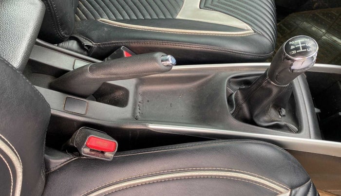 2016 Maruti Baleno ALPHA DIESEL 1.3, Diesel, Manual, 60,343 km, Gear Lever